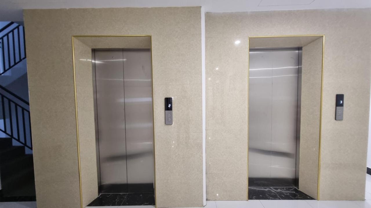Era Apartment Khuc Thua Du Hanoi Bagian luar foto