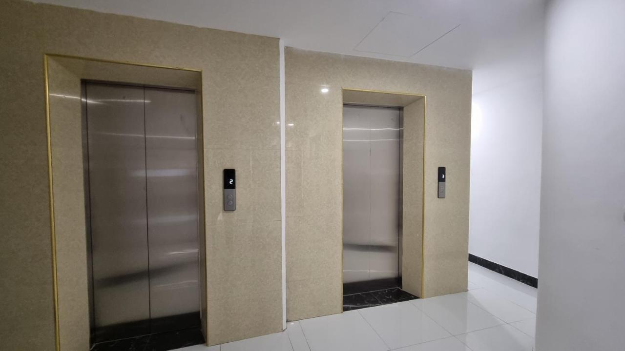 Era Apartment Khuc Thua Du Hanoi Bagian luar foto