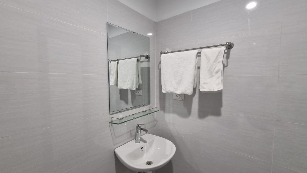 Era Apartment Khuc Thua Du Hanoi Bagian luar foto