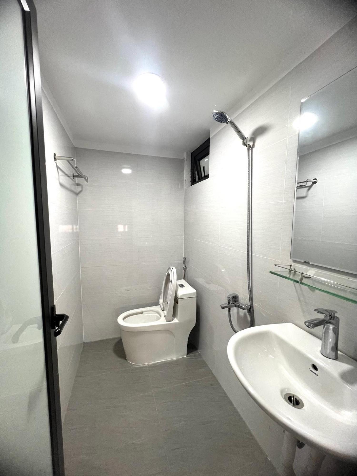 Era Apartment Khuc Thua Du Hanoi Bagian luar foto